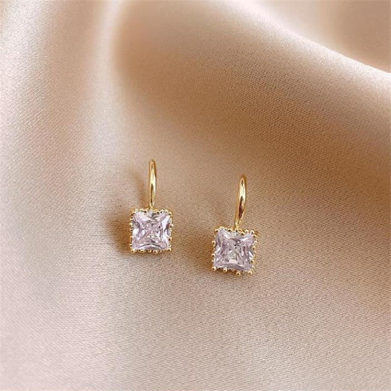 Simple Black White Irregular Polyhedron Pendant Small Earrings 2026 New Girl Unusual Earrings Fashion Korean Jewelry For Woman